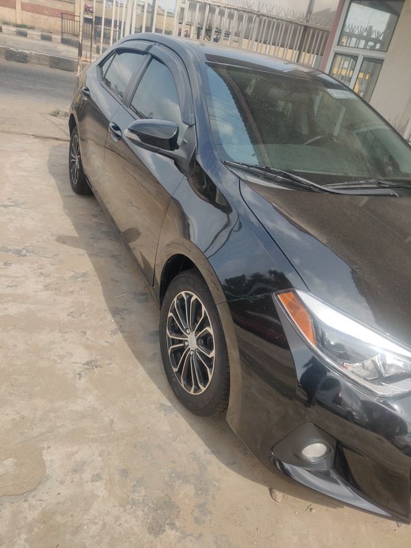 Thumbnail 4 of 2015 Toyota Corolla